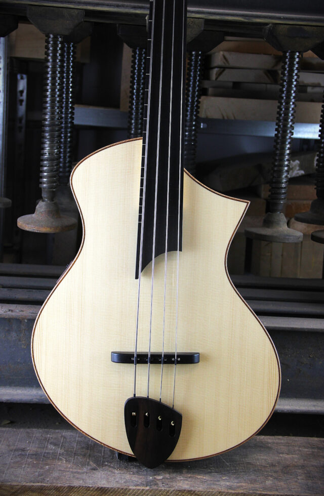 https://www.huchard-luthier.com/modeles/basse-type-m/