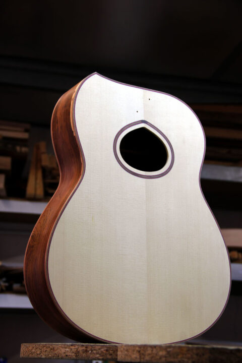 Guitare acoustique sur mesure