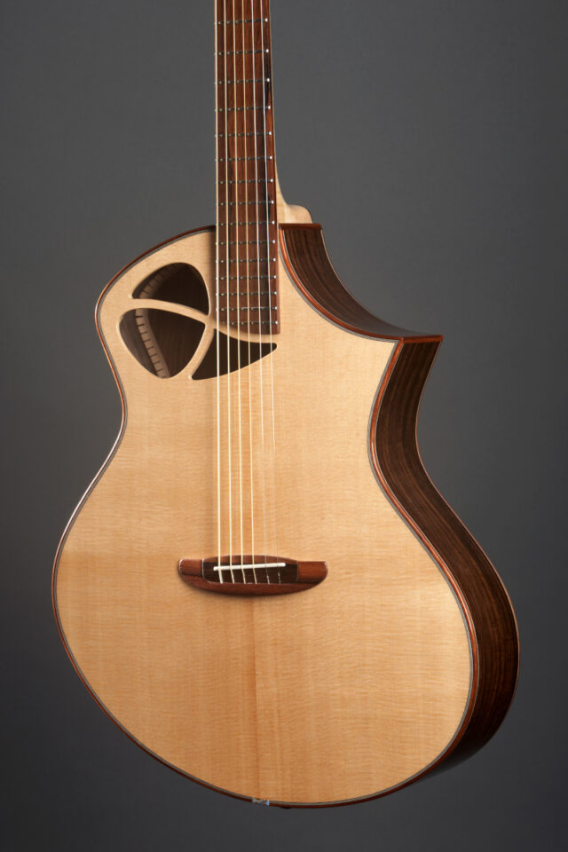 https://www.huchard-luthier.com/modeles/m-o-e/
